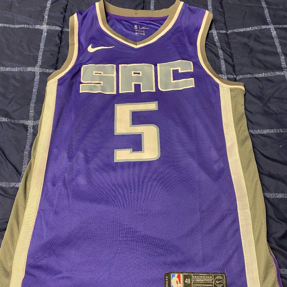 Nike Dri-Fit De'aaron Fox Sacremento Kings Basketball Jersey